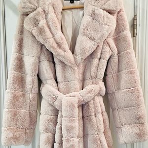 Kenneth Cole GROOVED FAUX FUR BELTED COAT IN IVORY. Size Small